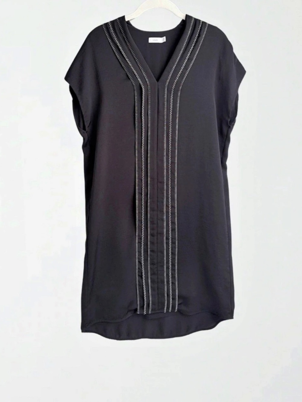 Vince Black V-Neck Shift Dress Size 4 – Contrast Stitch High-Low Cap Sleeve